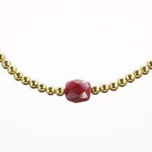 Pure Jewels Armband auf Elastikband mit Perlen aus vergoldetem 925 Sterlingsilber und facettierten Kissen aus Achat